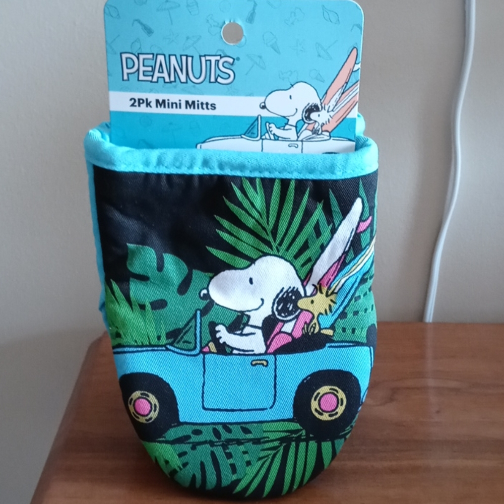 Snoopy oven mitts